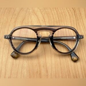 Blake Kuahara
Alsop
Pewter/black